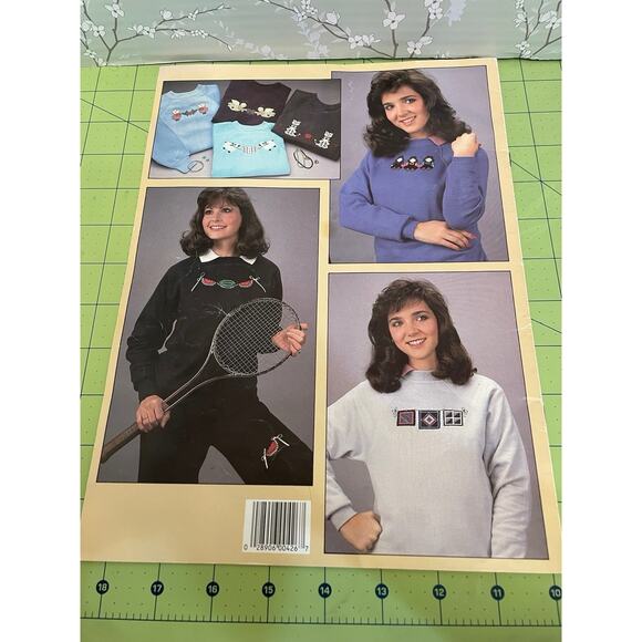 Cross Stitch Leaflet Lot Of 3 Dimensions & Leisure Arts More Sweaters Cow Belles - Picture 6 of 10